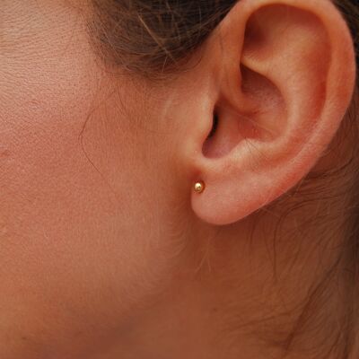 Boucles d'oreilles en or 18 carats avec motif boules, diamètre 2 mm, ensemble 2 pièces.