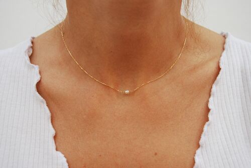 Gold 18K necklace with pearls.