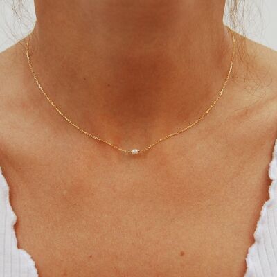 Gold 18K necklace with pearls.