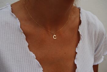 Collier initiale en or 18 carats 3