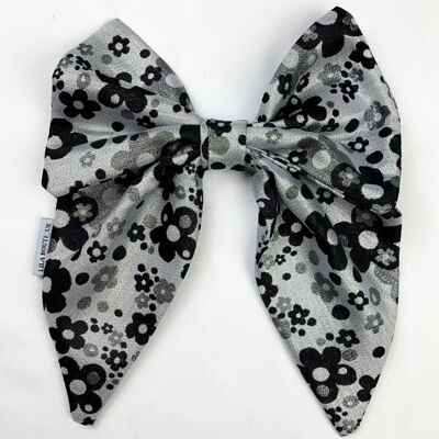 Lila Silver Daisy Hair Bow