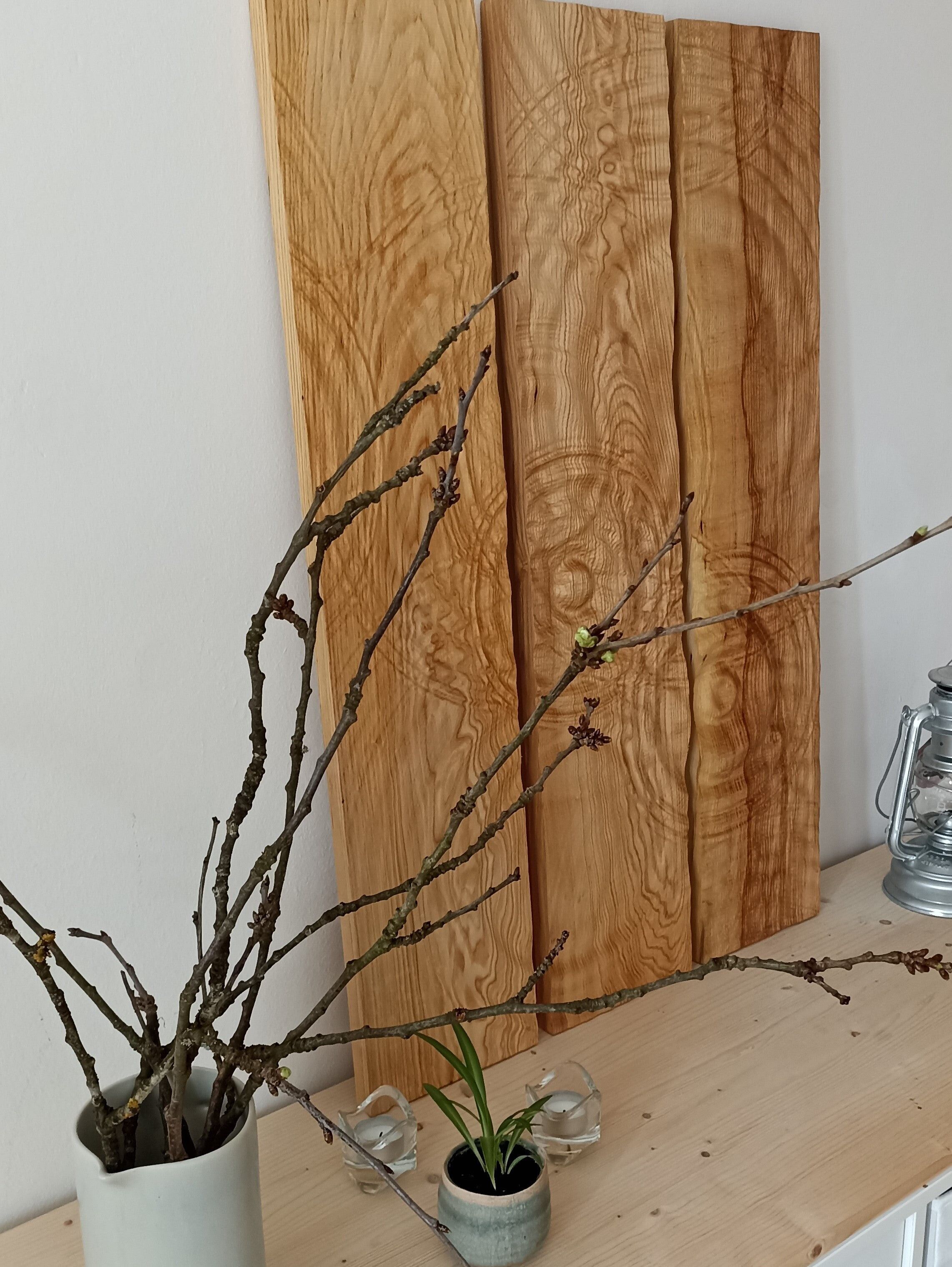 Pluie sur bois massif - trois parties