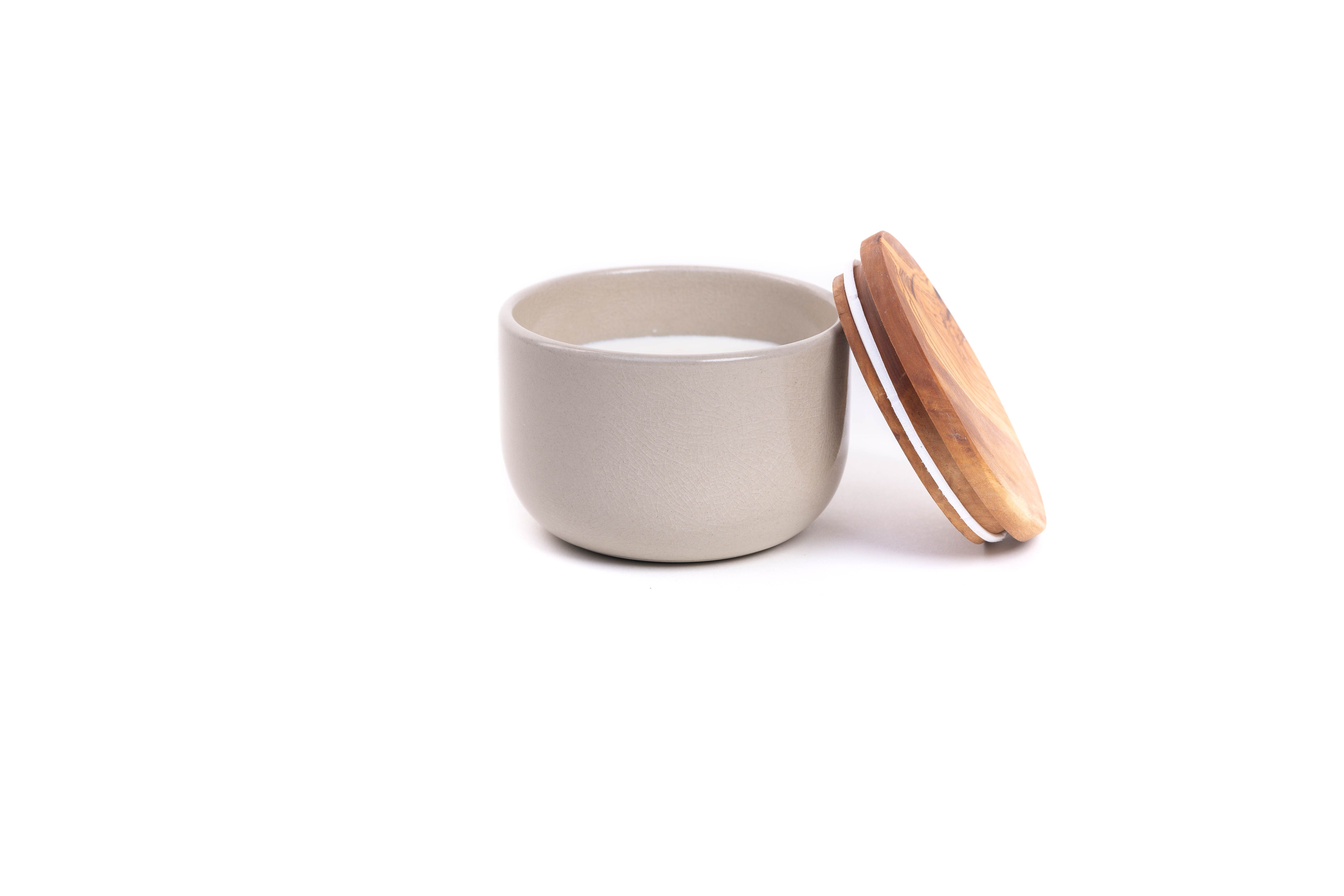 Candela profumata Wild Forest, vasetto in ceramica color terra