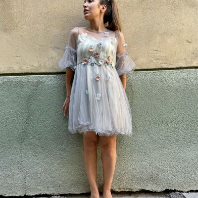 Light grey tulle Dress with 3D details