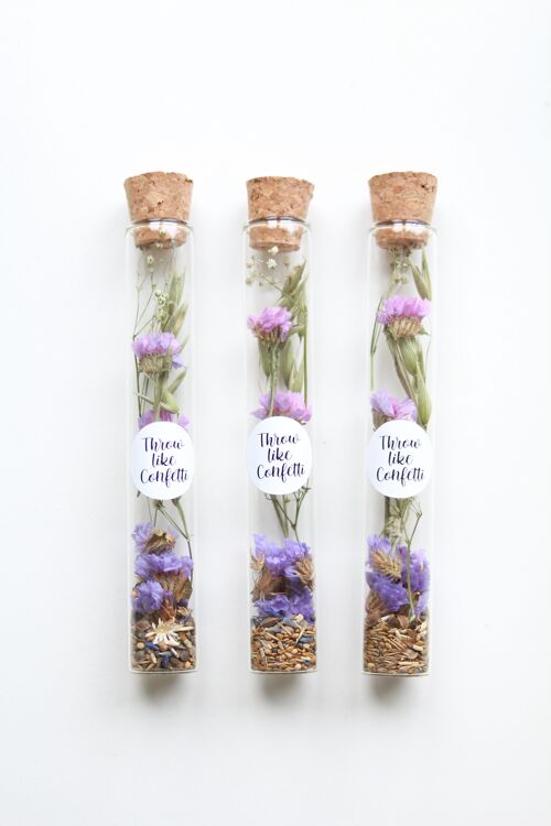Droogbloemen Statice + bloemzaadjes in een fles met sticker