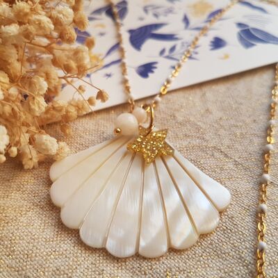 Long mother-of-pearl shell necklace