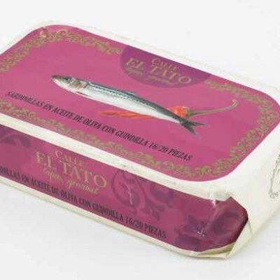 Preserve small sardines in olive oil and sweet pepper