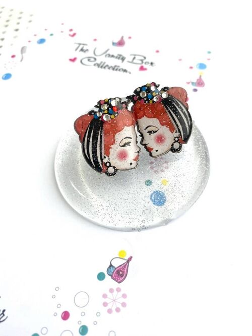 Small Betty retro mid century style stud earrings,cute reto studs,pretty studs,unusual studs,funky studs,