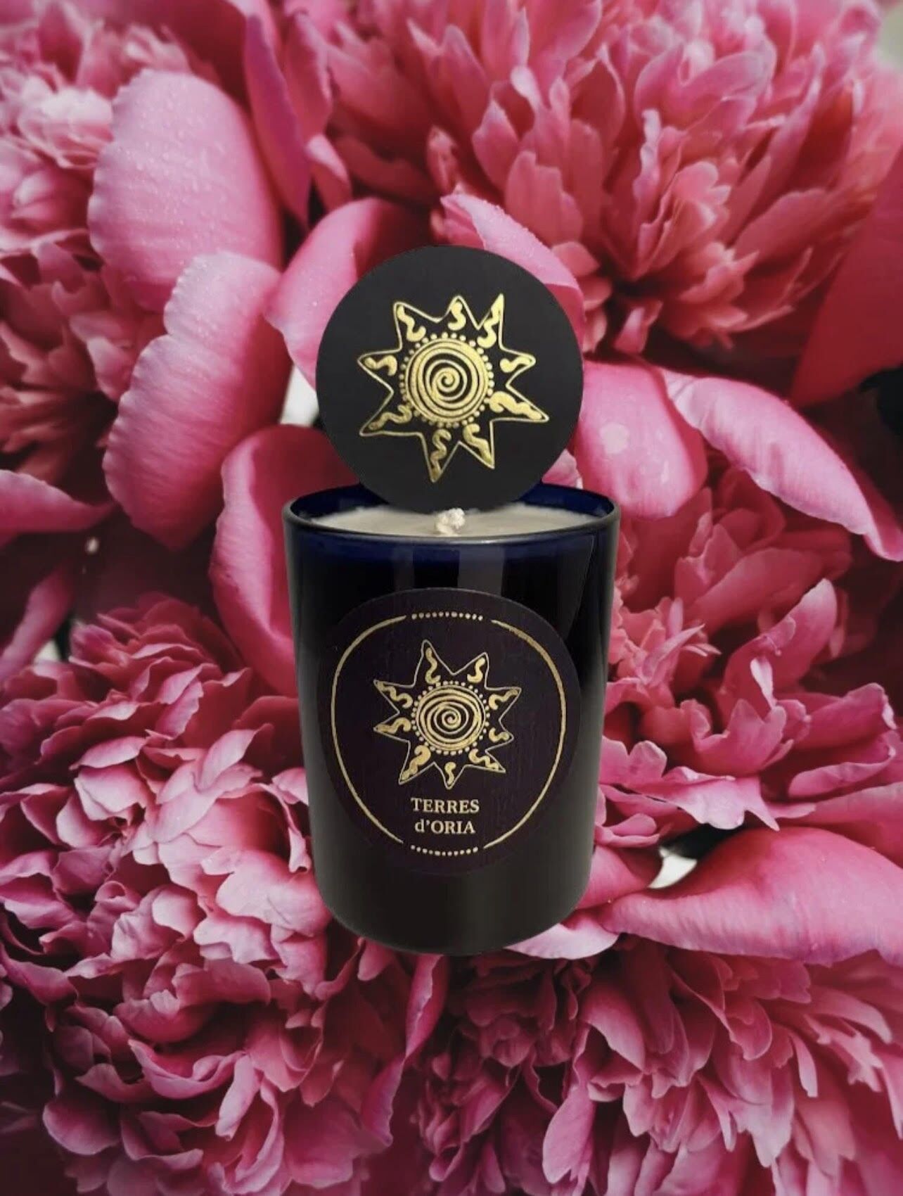 Vela peonía y frutos rojos