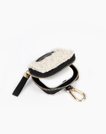 Bobbi AirPods Zip Sac Crème Faux Shearling 7