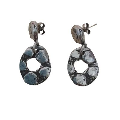 Boucles d'oreilles créoles avec marquages.