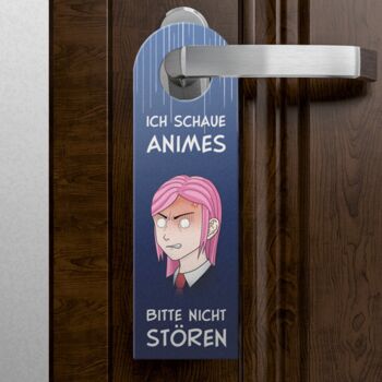 Je regarde des anime ou j'entre dans une affichette de porte avec un motif de fille anime 2