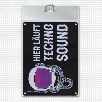 Techno Sound ejecuta un letrero de metal con casco de astronauta para ravers aquí