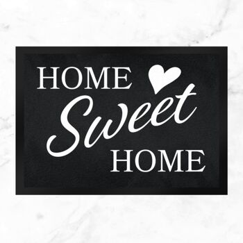 Paillasson Home Sweet Home avec écriture élégante sur fond noir 2