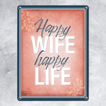 Signe de métal de vie heureuse femme heureuse 2