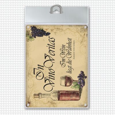 Metal sign with wine motif and saying: In Vino Vertias