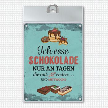 Plaque en métal avec motif chocolat et disant : Je ne mange du chocolat que les jours 1