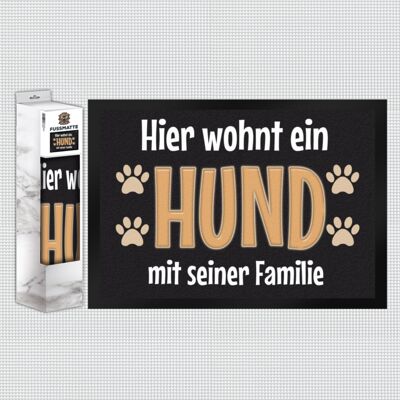 Hier wohnt ein Hund mit seiner Familie Fußmatte