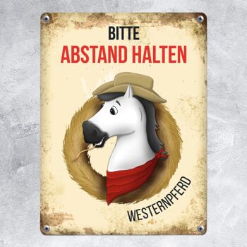 Plaque en métal avec motif cheval blanc et disant : Veuillez garder vos distances - cheval western 2