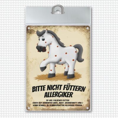 Cartello in metallo con motivo a cavallo bianco e scritta: Si prega di non dare da mangiare a chi soffre di allergie