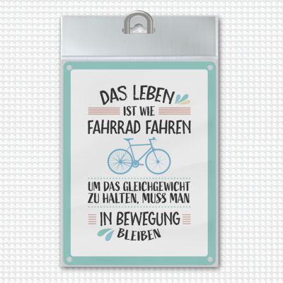 La vita è come andare in bicicletta con un cartello di metallo