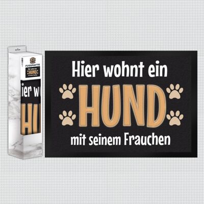 Hier wohnt ein Hund mit seinem Frauchen Fußmatte