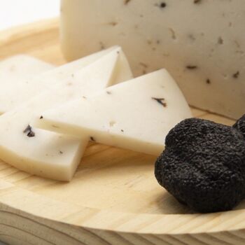 FROMAGE DE BREBIS À LA TRUFFE NOIRE 2