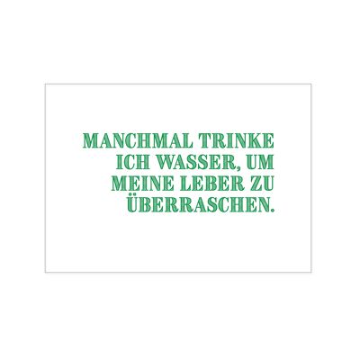 Postkarte quer, MANCHMAL TRINKE ICH WASSER, UM MEINE LEBER ZU ÜBERRASCHEN, grün