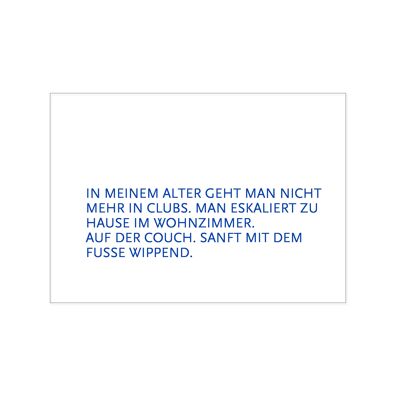 Postkarte quer, IN MEINEM ALTER GEHT MAN NICHT MEHR IN CLUBS. MAN ESKALIERT ZU HAUSE IM WOHNZIMMER.