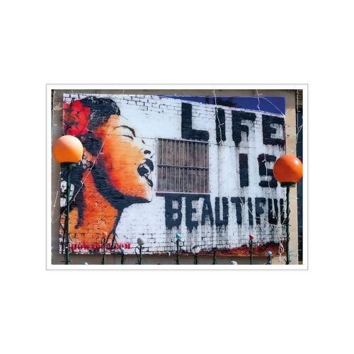 Postkarte quer, Streetart, LIFE IS BEAUTIFUL