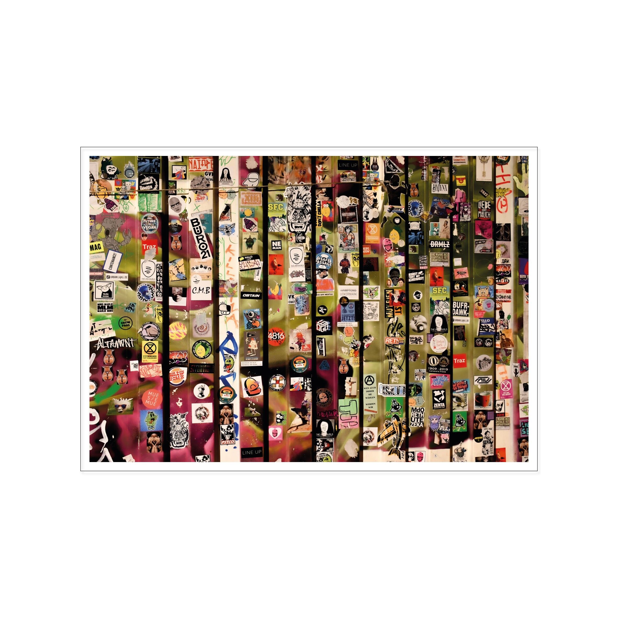 Cartolina attraverso, street art, STICKER