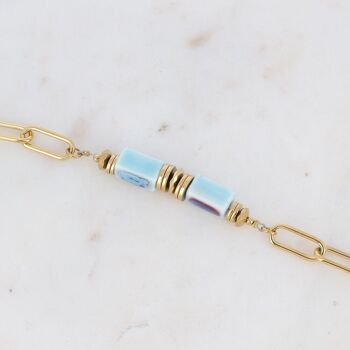 Bracelet Aéla doré avec perles en céramique teintée bleue 4