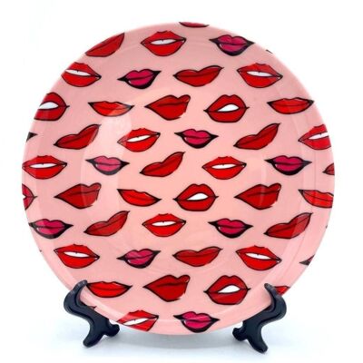 8-Zoll-Teller, rotes und rosafarbenes Lippy-Muster von Bec Broomhall