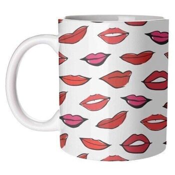 Tasses, motif Lippy rouge et rose par Bec Broomhall