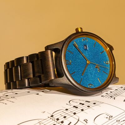 Opis UR-U1: The classic unisex retro wooden wristwatch made of black sandalwood with a unique, embossed blue dial with golden metal components