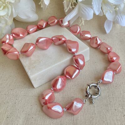 Flamingo pink Shell Pearl necklace.
