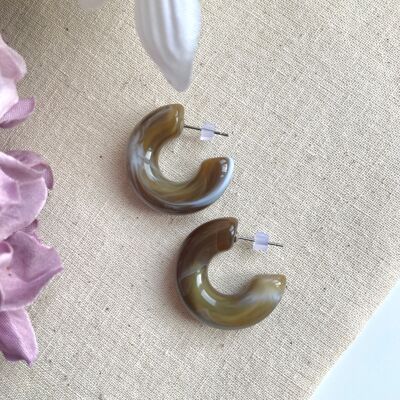 Kooky small chunky brown/white marble effect hoops earrings.