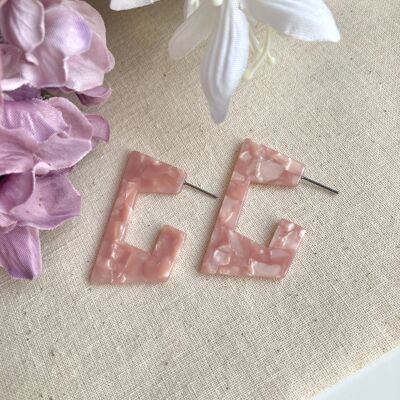 Kooky pink Pearl effect geometric earrings.