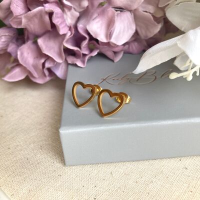 Kooky gold heart stud earrings.