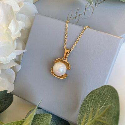 Pearl Gold sea shell Necklace