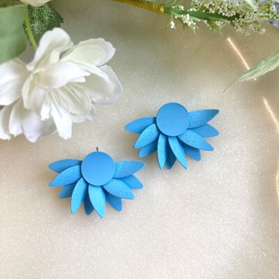 Kooky Large blue flower stud earrings