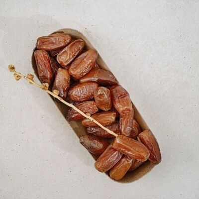 Deglet Nour dried dates
