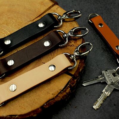 Leather keychain with trigger snap