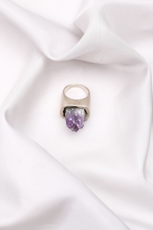 Ring with Amethyst