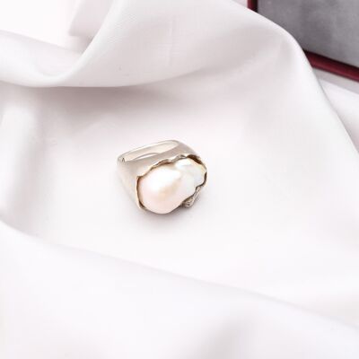 Ring with Baroque Pearl