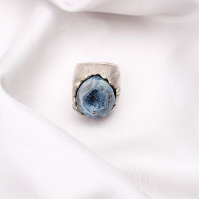 Ring mit blauer Geode