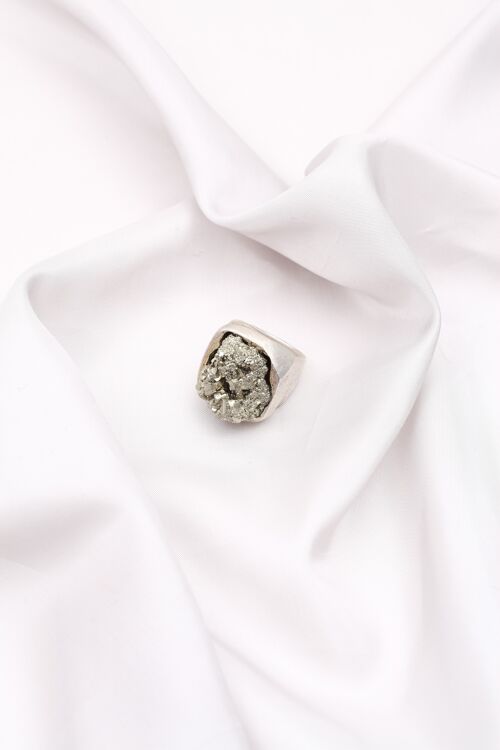 Ring with Pyrite
