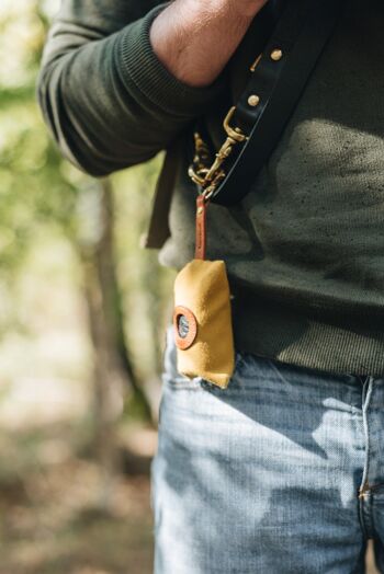 PORTE-SAC À CACA DE CHIEN. NON JE 3