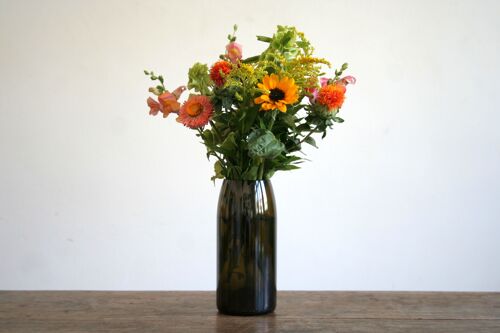 handgefertigte Vase aus einer Weinflasche