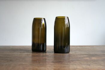 vase fait à la main à partir d'une bouteille de vin 3